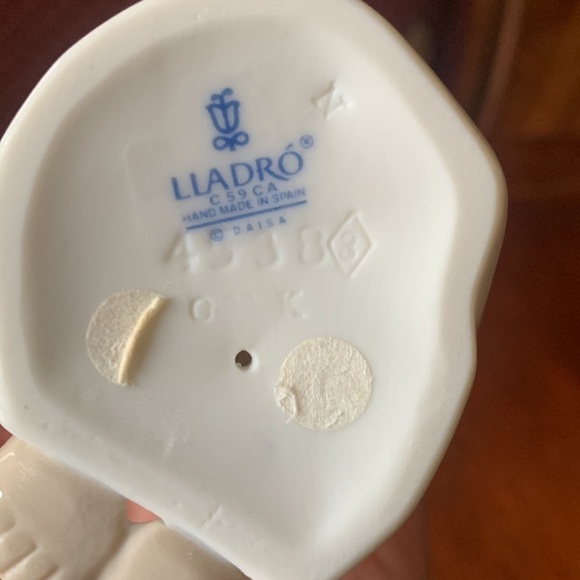 LLADRO praying angel. 5 1/4” h, 3”w (wing span) - Picture 4 of 4